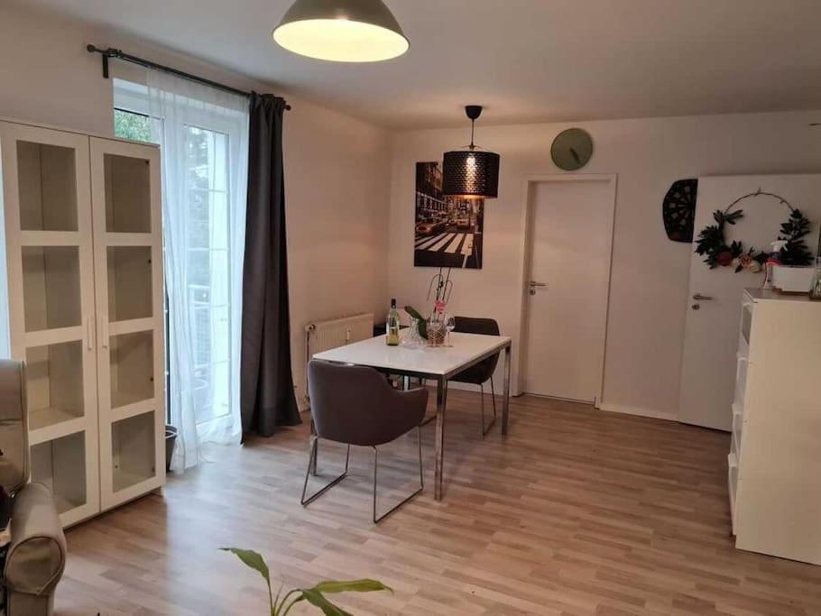 Gemuetliche & Ruhige Unterkunft Erftstadt Bagian luar foto